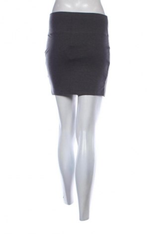 Пола Clockhouse, Размер M, Цвят Сив, Цена 2,04 €