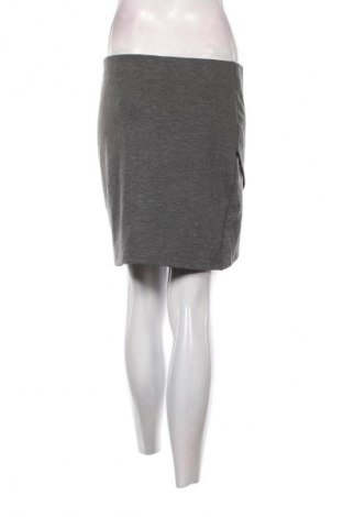 Пола Gina Tricot, Размер L, Цвят Сив, Цена 2,04 €