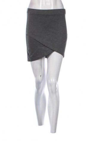 Пола Gina Tricot, Размер S, Цвят Сив, Цена 2,04 €