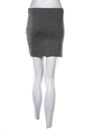 Пола Gina Tricot, Размер S, Цвят Сив, Цена 2,04 €