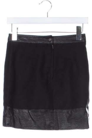 Пола H&M Divided, Размер XS, Цвят Черен, Цена 2,04 €