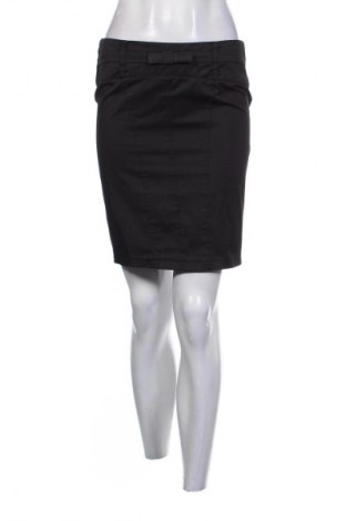 Пола Lilia, Размер S, Цвят Черен, Цена 2,04 €