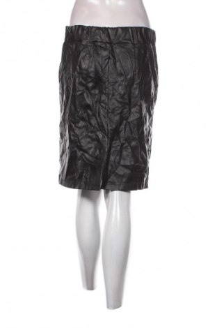 Пола Made In Italy, Размер M, Цвят Черен, Цена 2,04 €