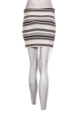 Пола New Look, Размер S, Цвят Многоцветен, Цена 3,06 €