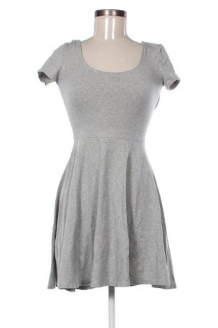 Šaty  United Colors Of Benetton, Velikost S, Barva Šedá, Cena  139,00 Kč