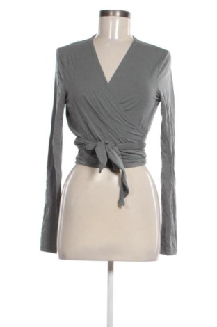 Damen Shirt NA-KD, Größe M, Farbe Grau, Preis 22,99 €