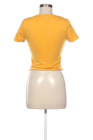 Дамска тениска Gina Tricot, Размер M, Цвят Жълт, Цена 7,66 €