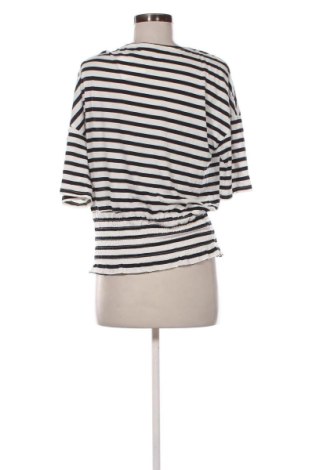 Γυναικείο t-shirt Jacoueline De Yong, Μέγεθος S, Χρώμα Πολύχρωμο, Τιμή 10,99 €