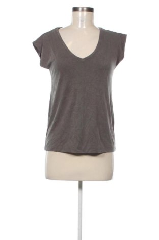 Γυναικείο t-shirt Pieces, Μέγεθος XS, Χρώμα Γκρί, Τιμή 8,99 €