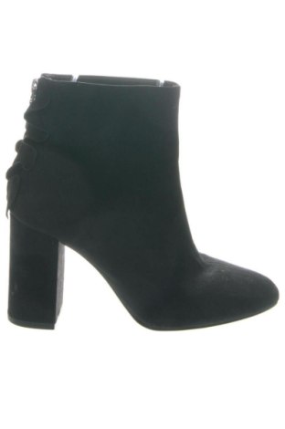 Dámské boty  Pull&Bear, Velikost 37, Barva Černá, Cena  913,00 Kč