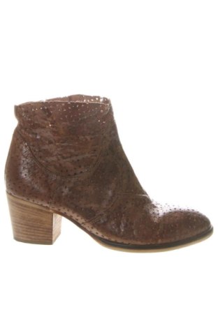 Дамски боти Unbranded, Размер 39, Цвят Бежов, Цена 51,65 €