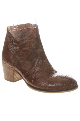 Дамски боти Unbranded, Размер 39, Цвят Бежов, Цена 51,65 €