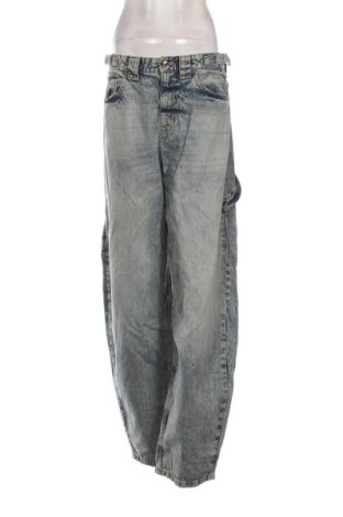 Damskie jeansy Bershka, Rozmiar L, Kolor Niebieski, Cena 78,99 zł