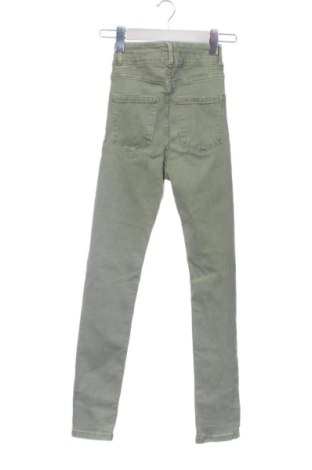 Damskie jeansy Bershka, Rozmiar XXS, Kolor Zielony, Cena 80,38 zł