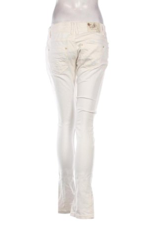 Дамски дънки Bershka, Размер L, Цвят Бял, Цена 15,00 €