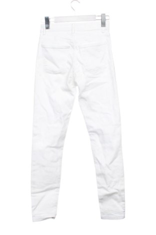 Blugi de femei Bershka, Mărime XS, Culoare Alb, Preț 78,20 Lei