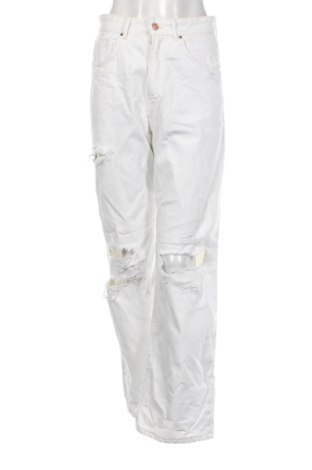 Дамски дънки Bershka, Размер M, Цвят Бял, Цена 15,33 €