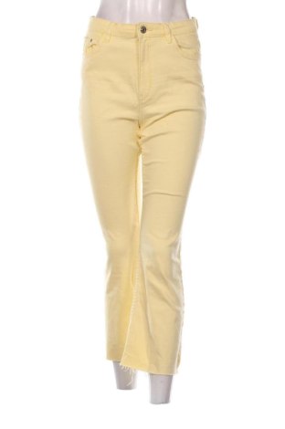 Дамски дънки Bershka, Размер M, Цвят Жълт, Цена 15,33 €
