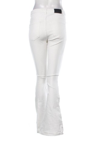 Damen Jeans Bershka, Größe S, Farbe Weiß, Preis 14,83 €