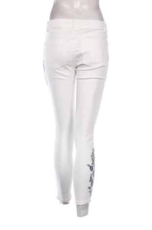 Damskie jeansy Buffalo, Rozmiar M, Kolor Biały, Cena 79,47 zł