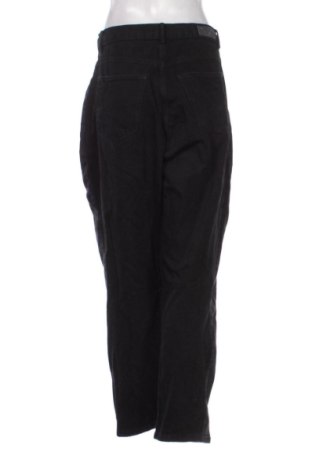 Дамски дънки Pull&Bear, Размер XL, Цвят Черен, Цена 12,27 €