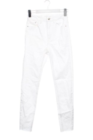Дамски дънки Stradivarius, Размер XS, Цвят Бял, Цена 15,33 €