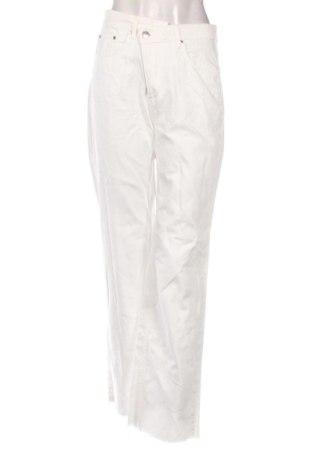 Dámske džínsy  Stradivarius, Veľkosť M, Farba Biela, Cena  12,13 €