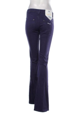 Дамски дънки Wrangler, Размер M, Цвят Лилав, Цена 44,98 €