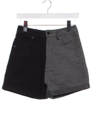 Damen Shorts Cropp, Größe S, Farbe Mehrfarbig, Preis 17,00 €