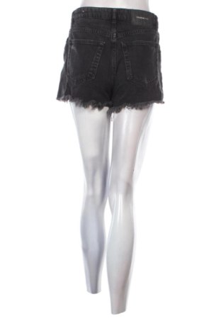 Pantaloni scurți de femei Pull&Bear, Mărime M, Culoare Negru, Preț 51,00 Lei