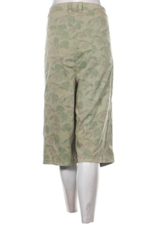 Дамски къс панталон Sheego, Размер 5XL, Цвят Зелен, Цена 17,00 €