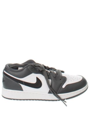 Дамски обувки Air Jordan Nike, Размер 40, Цвят Многоцветен, Цена 130,37 €