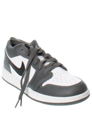 Дамски обувки Air Jordan Nike, Размер 40, Цвят Многоцветен, Цена 130,37 €