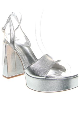 Dámske topánky  Stradivarius, Veľkosť 39, Farba Strieborná, Cena  23,95 €