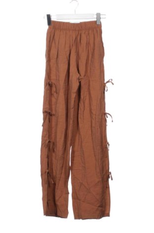 Дамски панталон Bershka, Размер XS, Цвят Кафяв, Цена 15,33 €