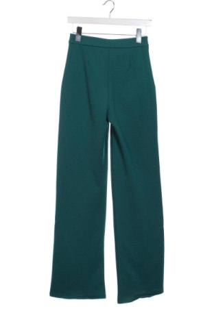 Дамски панталон Cropp, Размер XS, Цвят Зелен, Цена 21,00 €