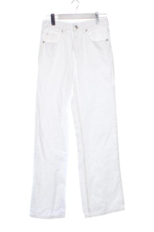 Damenhose Stradivarius, Größe S, Farbe Weiß, Preis € 14,77