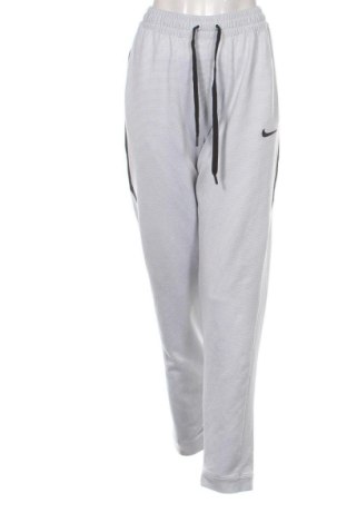 Pantaloni trening de femei Nike, Mărime XL, Culoare Multicolor, Preț 129,99 Lei