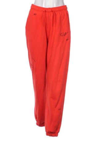Pantaloni trening de femei Nike, Mărime S, Culoare Roșu, Preț 109,48 Lei