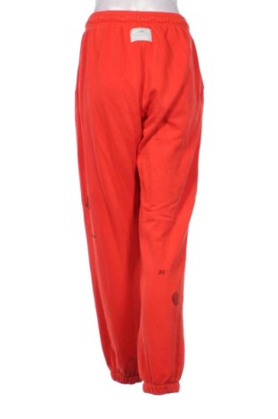 Pantaloni trening de femei Nike, Mărime S, Culoare Roșu, Preț 109,48 Lei