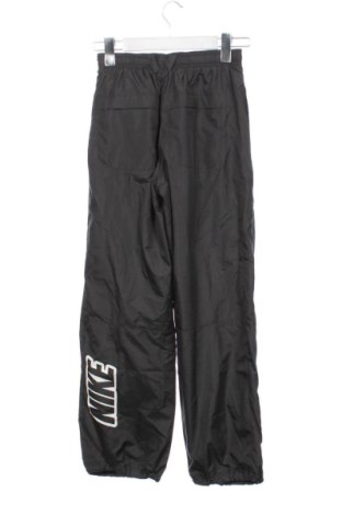 Детско спортно долнище Nike, Размер 10-11y/ 146-152 см, Цвят Многоцветен, Цена 17,89 €