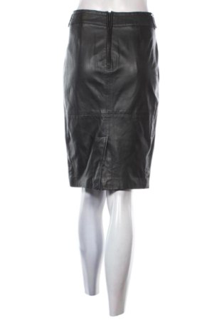 Кожена пола Mango, Размер S, Цвят Черен, Цена 227,31 €