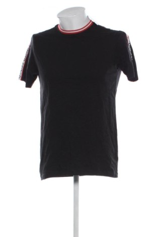 Tricou de bărbați Guess, Mărime S, Culoare Negru, Preț 88,99 Lei