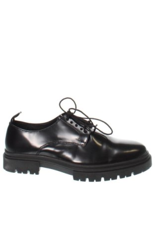 Obuwie męskie Your Turn, Rozmiar 44, Kolor Czarny, Cena 377,99 zł