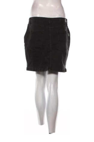 Пола Urban Classics, Размер L, Цвят Черен, Цена 14,31 €