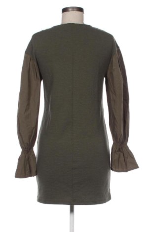 Sukienka Bershka, Rozmiar XS, Kolor Zielony, Cena 106,90 zł