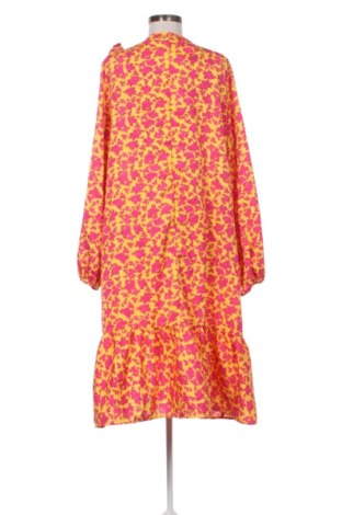 Рокля Boohoo, Размер XL, Цвят Многоцветен, Цена 11,24 €