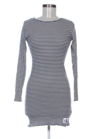 Рокля Calvin Klein Jeans, Размер XS, Цвят Многоцветен, Цена 35,27 €
