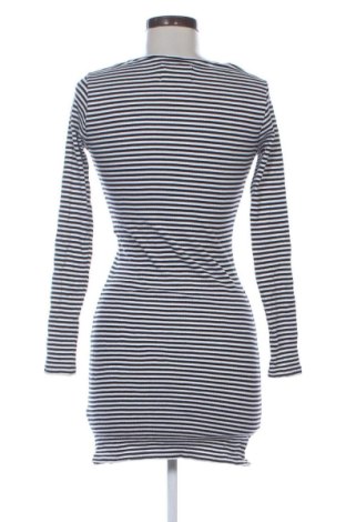 Рокля Calvin Klein Jeans, Размер XS, Цвят Многоцветен, Цена 35,27 €