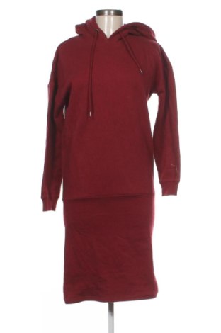 Ruha DEF, Méret S, Szín Piros, Ár 15 919 Ft